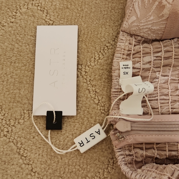 Dusty pink floral lace off-the-shoulder mini dress from ASTR - Picture 4 of 4